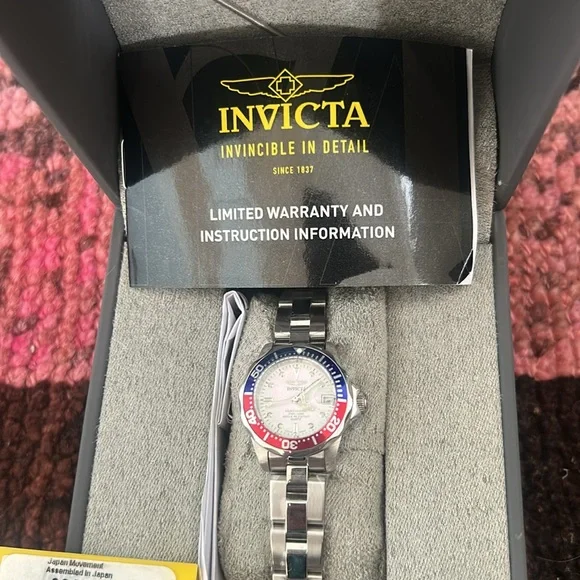 NIB Invicta Staiess Steel Small Watch Retail $495 - Picture 5 of 6